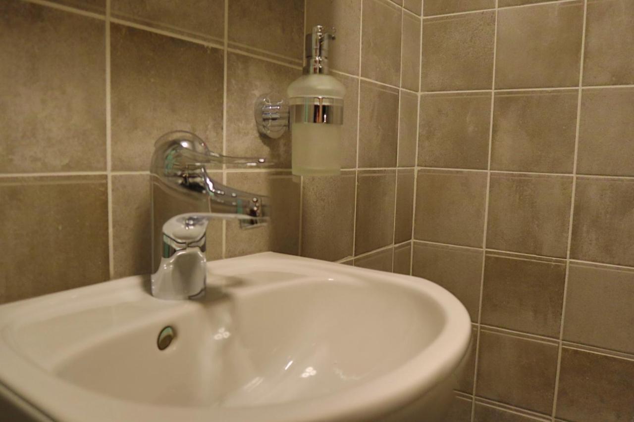 Goete'S B&B Tumba エクステリア 写真